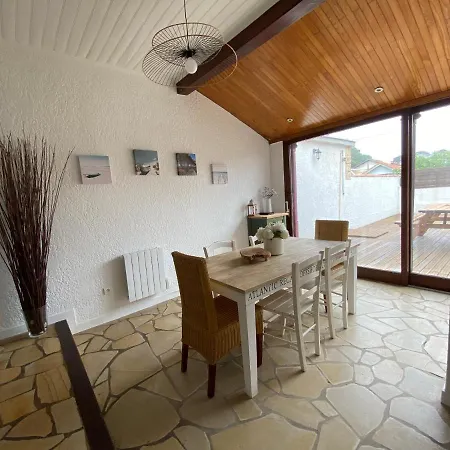 Le Petit Courrier Апартаменты